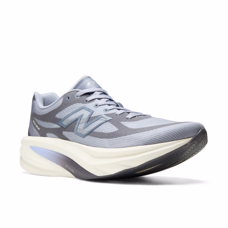 同款發泡兩種野心:New Balance 八月用 SC Rebel v1 與 SC Elite v6 劃分訓練與競速