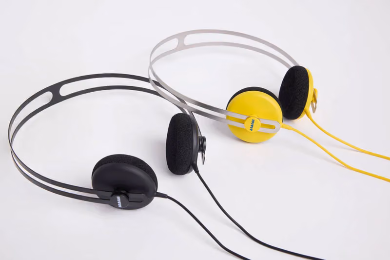 JJJJound × AIAIAIコラボヘッドホン:黒と黄、2つの聴き方