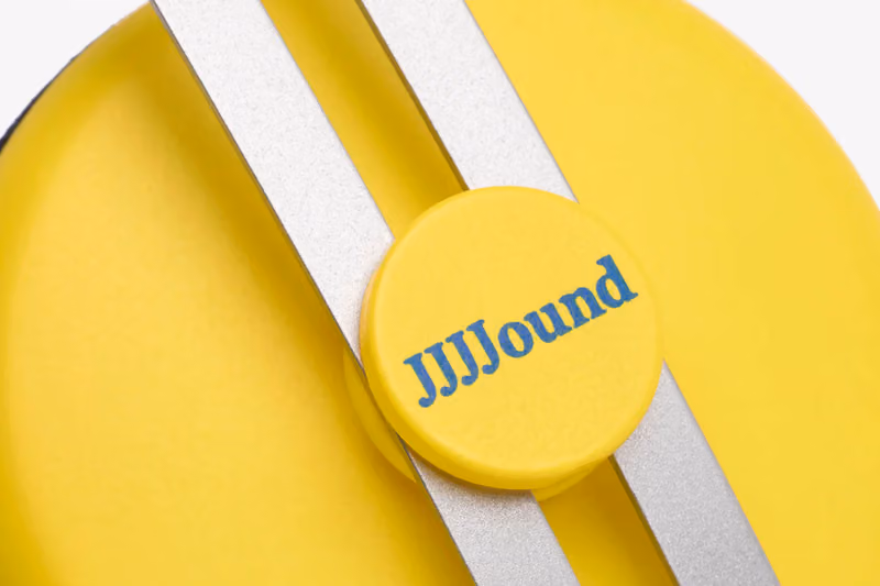 JJJJound 與 AIAIAI 聯名耳機：黑與黃，兩種聽法