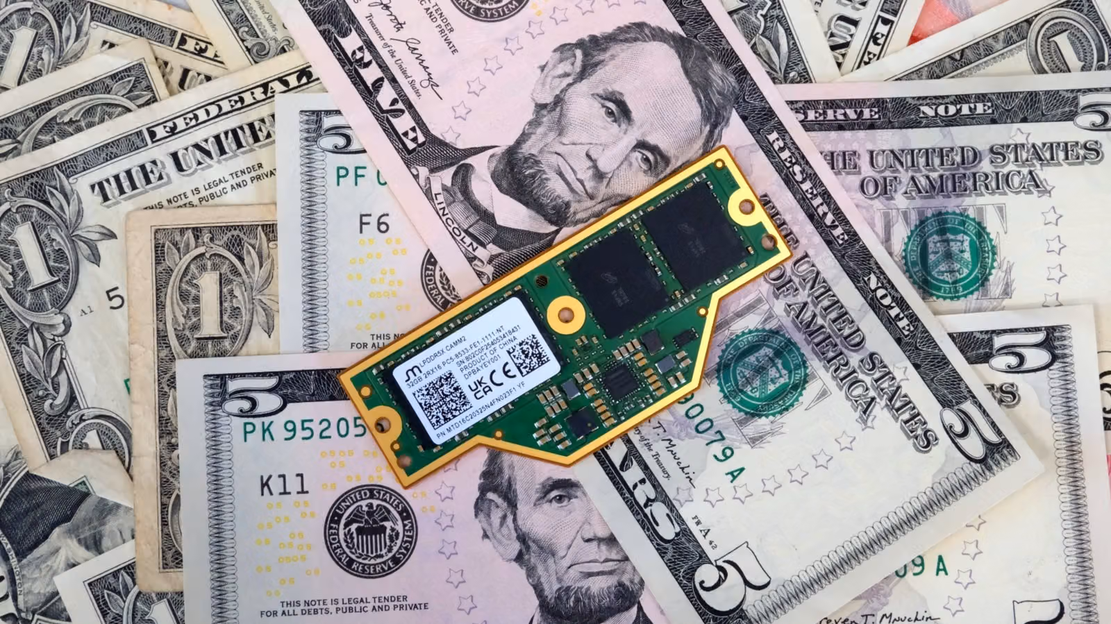 32GB RAM 1200달러 돌파: AI가 웨이퍼 생산량을 다 먹어치우자, Micron은 아예 Crucial을 없애버렸다