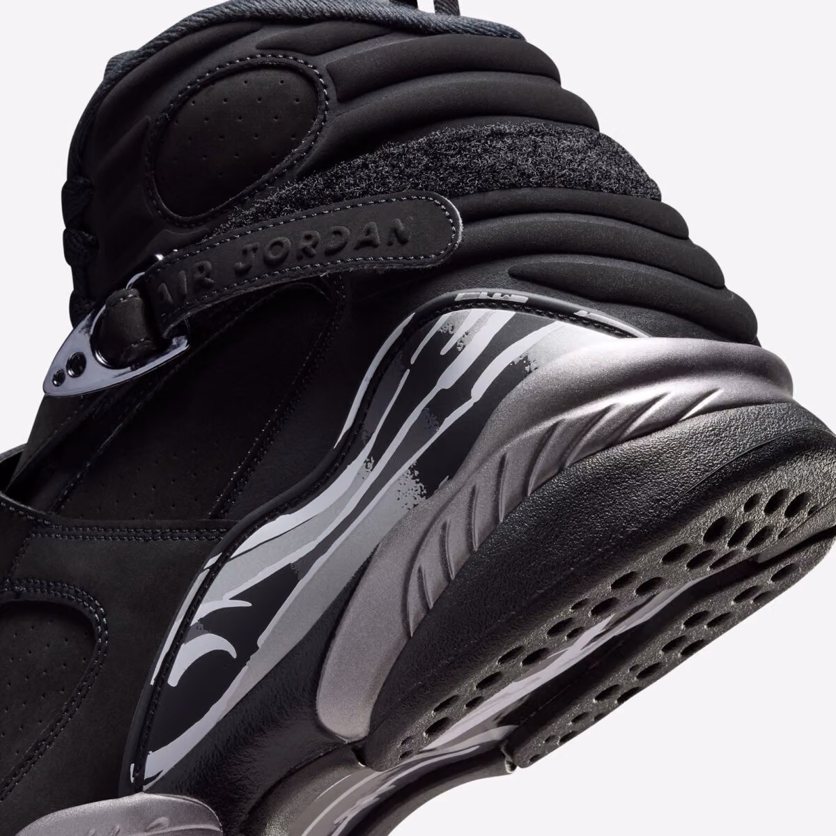 Air Jordan 8「Chrome」回歸:一個名字撐起的懸念