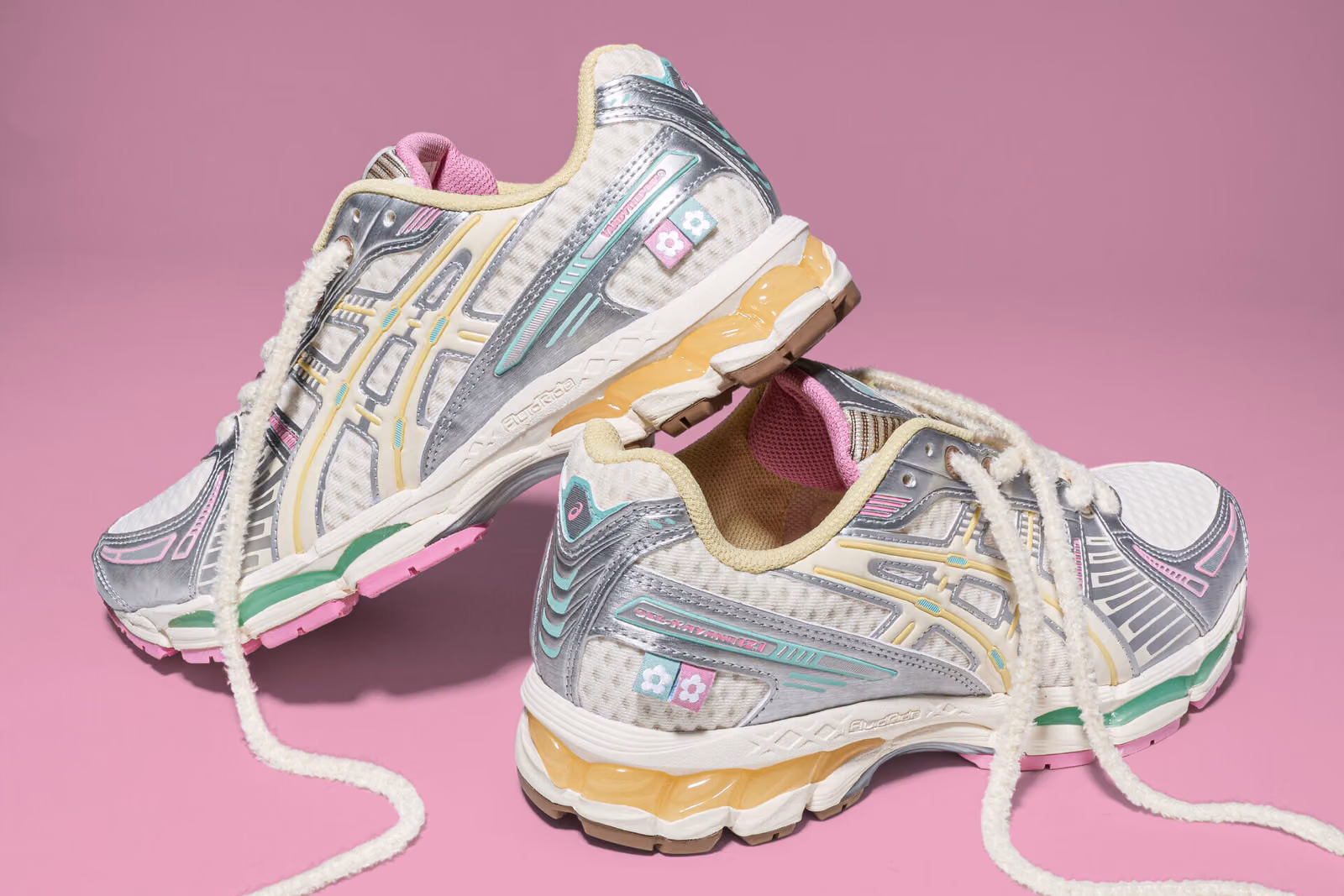 VANDYTHEPINK x ASICS Gel-Kayano 12.1「Vanilla」：一支几乎没有颜色的冰淇淋鞋