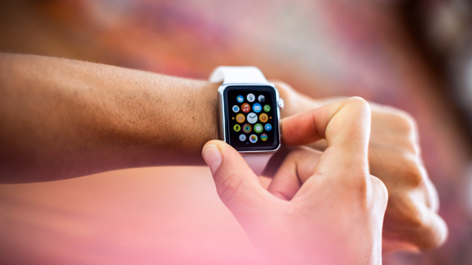배터리 교체냐 새 시계냐? Apple Watch의 99달러 갈림길