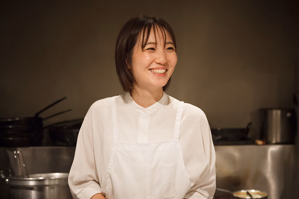 她不站在廚房裡：丸山千里用一碗抹茶拉麵，重新定義「料理人」
