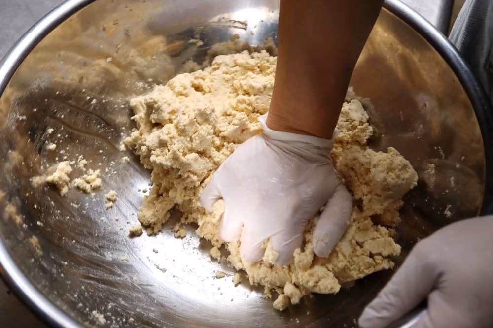 水加到什麼程度才對?北出茂雄教你只用玉米粉做出會膨脹的Tortilla