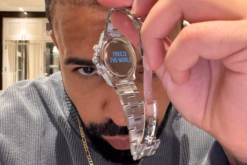 Rolex 送給 Drake 的錶，錶背刻著「Freeze the World」
