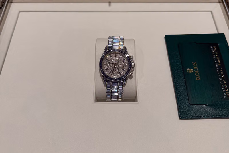 Rolex 送給 Drake 的錶，錶背刻著「Freeze the World」