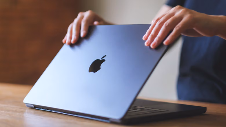 MacBook Pro M5涨价300美元后还值得买吗?Engadget给出的答案是等等看