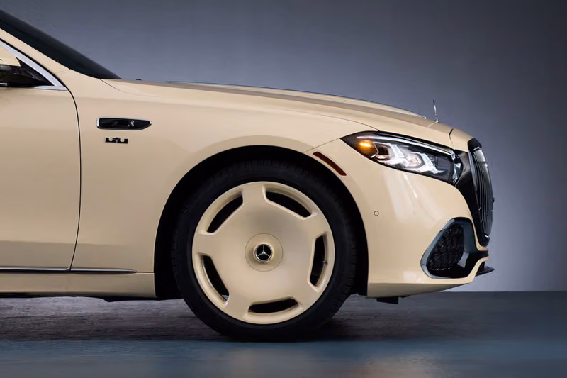 LeBron James 打造專屬 Maybach S 680,V12 徽章換成他的皇冠標誌