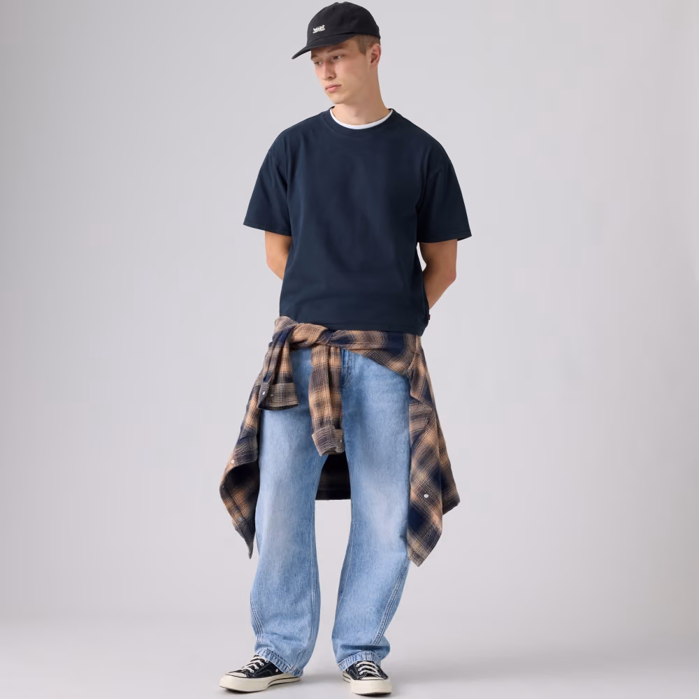 Levi's 彎刀褲來了：Baggy Barrel 與 SGA 示範「上短下寬」新解法