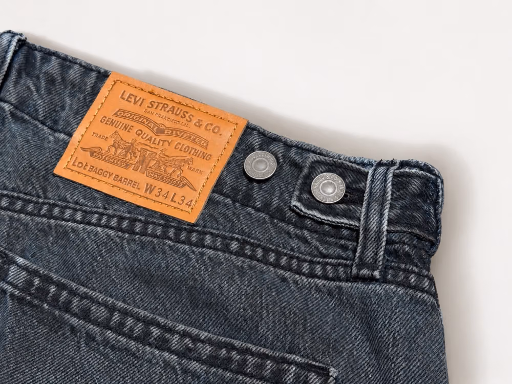 Levi's 彎刀褲來了：Baggy Barrel 與 SGA 示範「上短下寬」新解法