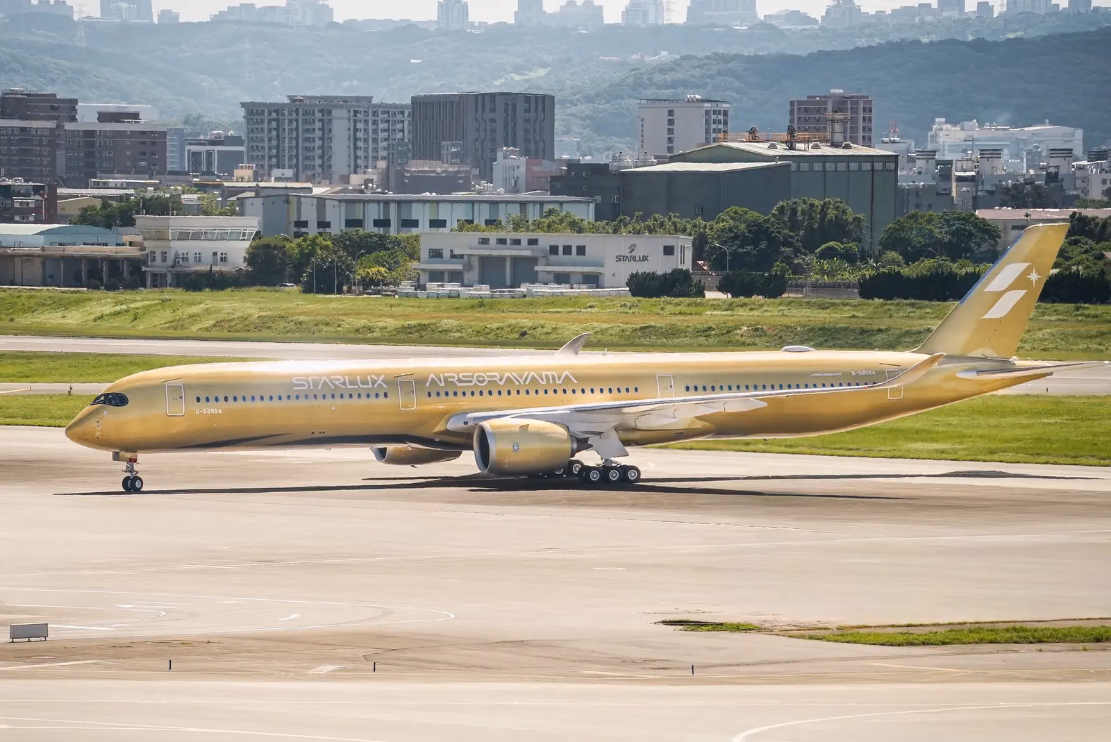 空山基圆飞行梦,星宇航空「AIRSORAYAMA」金银双机正式启航