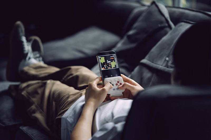 8BitDo FlipPad G Classic Edition登陸歐洲，31.5克夾式控制器喚醒復古手感