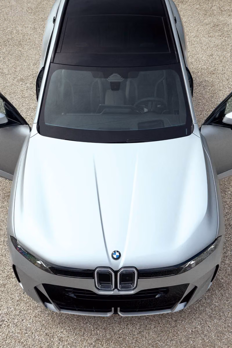 Kith x BMW 第四章压轴：一台塞进V10手排的2000年X5，一台预告2027年新世代设计