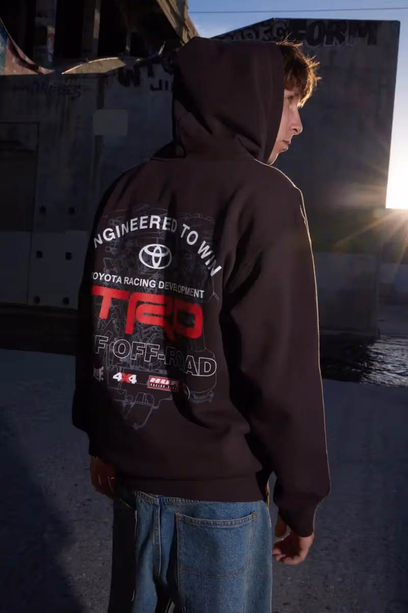 HUF 再牽手 Toyota Racing Development,把賽道贊助美學搬進FW26