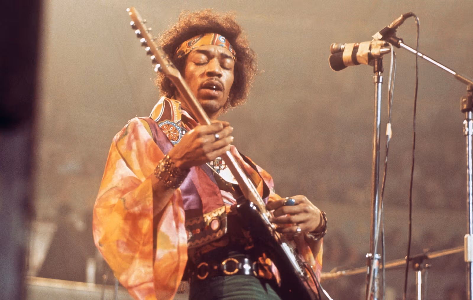 戲劇系學生偷溜上台拍下的Hendrix伍茲塔克演出片段公開