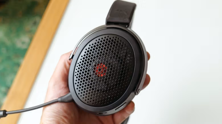 HyperX 推出首款開放式電競耳機 Cloud Alpha Air，售價150美元主打低頻表現