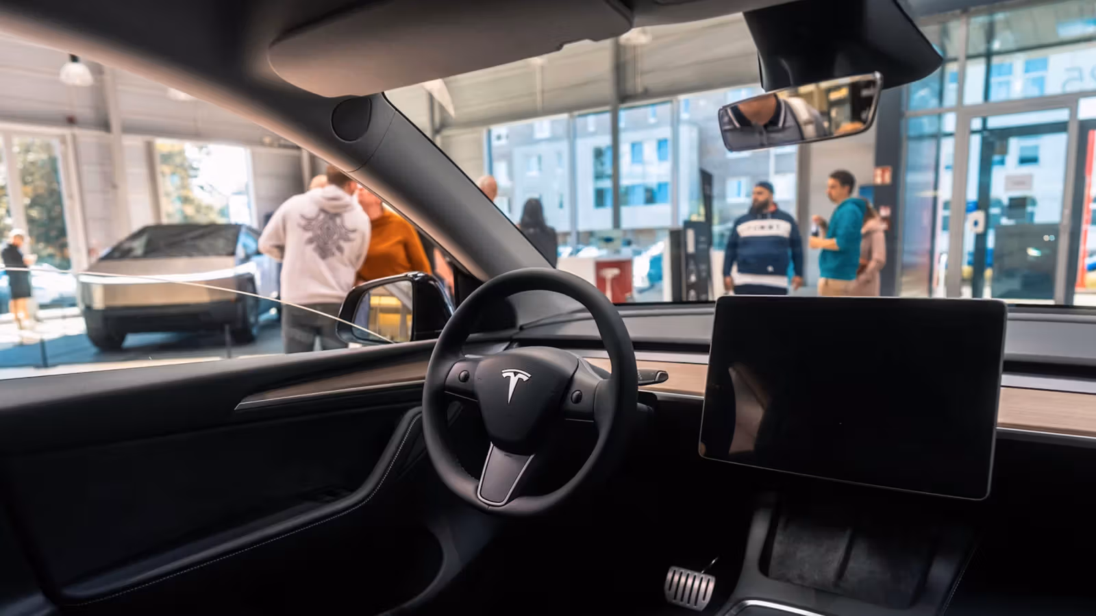 Tesla Robotaxi in Austin Reportedly Goes Fully Driverless, Timing Lines Up Right Before Cybercab Reveal