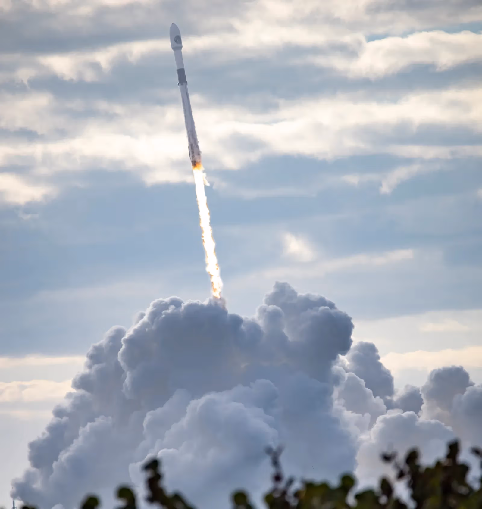 SpaceX 獵鷹9號38分鐘內東西岸接力升空，改寫自家發射紀錄