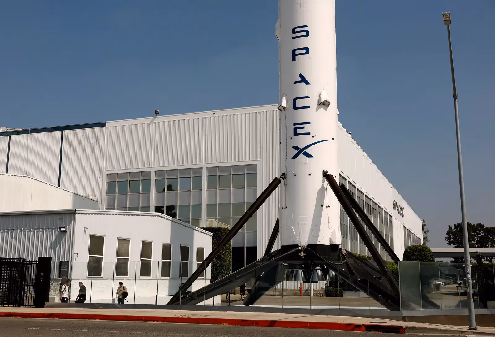 SpaceX 獵鷹9號38分鐘內東西岸接力升空，改寫自家發射紀錄