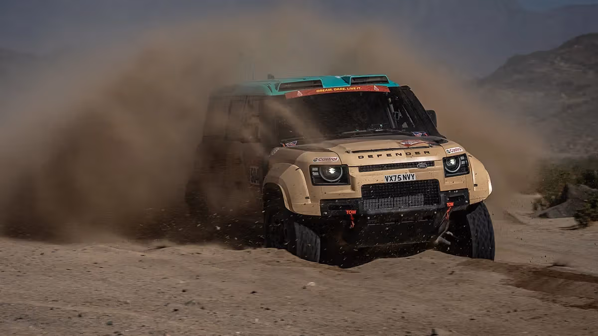 Defender Dakar 現身:635 匹馬力比達卡冠軍賽車還兇猛