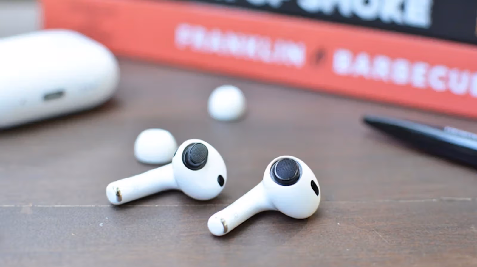 양쪽 귀가 각자 촬영: Apple 카메라 AirPods 유출, Visual Intelligence로 완전한 화면 조합
