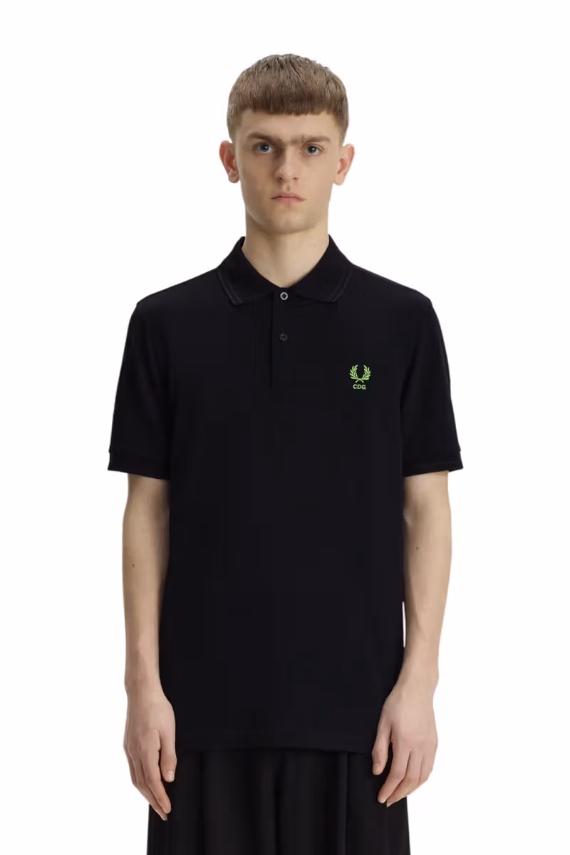 COMME des GARÇONS 再度改造 Fred Perry Polo,這次把霓虹色塞進繡花裡