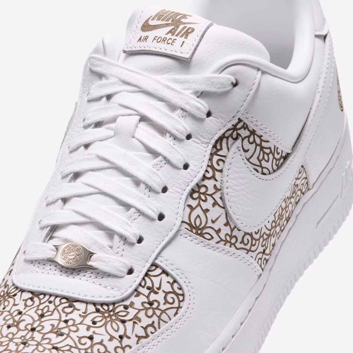 雷射刻紋回到起點：Air Force 1 Low「Family Reunion」用一雙鞋接上北非與嘻哈的線