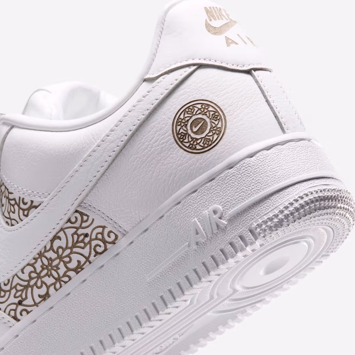 雷射刻紋回到起點：Air Force 1 Low「Family Reunion」用一雙鞋接上北非與嘻哈的線