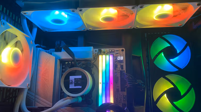 液冷值不值得?Engadget編輯用9800X3D與Kraken 360給出答案