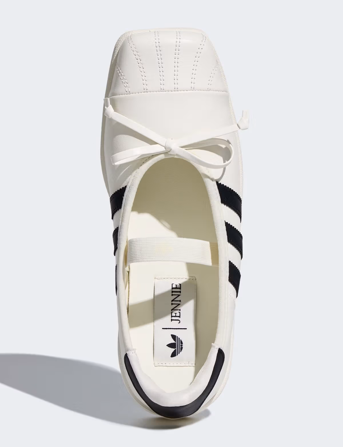 JENNIE x adidas 把貝殼頭改成方頭芭蕾鞋,Superstar Square Ballet 搶先亮相