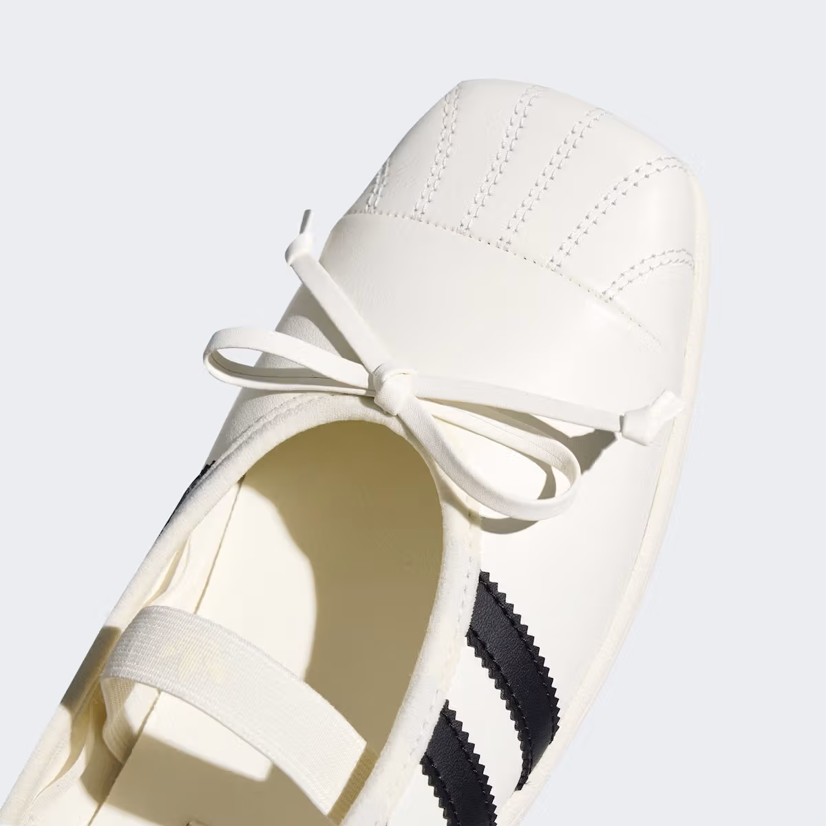 JENNIE x adidas 把貝殼頭改成方頭芭蕾鞋,Superstar Square Ballet 搶先亮相