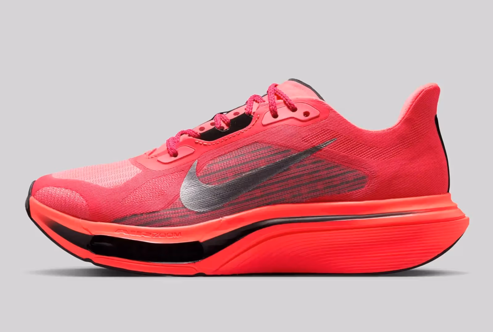 Nike 正式發表 Pegasus Plus 2：外露式 Air Zoom 助攻，能量回饋提升18%