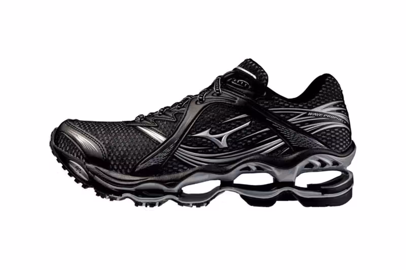 Mizuno WAVE PROPHECY 1 復刻黑化,2011年的未來感鞋型換上隱形装扮