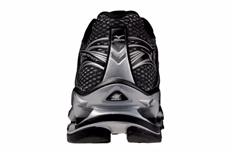 Mizuno WAVE PROPHECY 1 復刻黑化,2011年的未來感鞋型換上隱形装扮