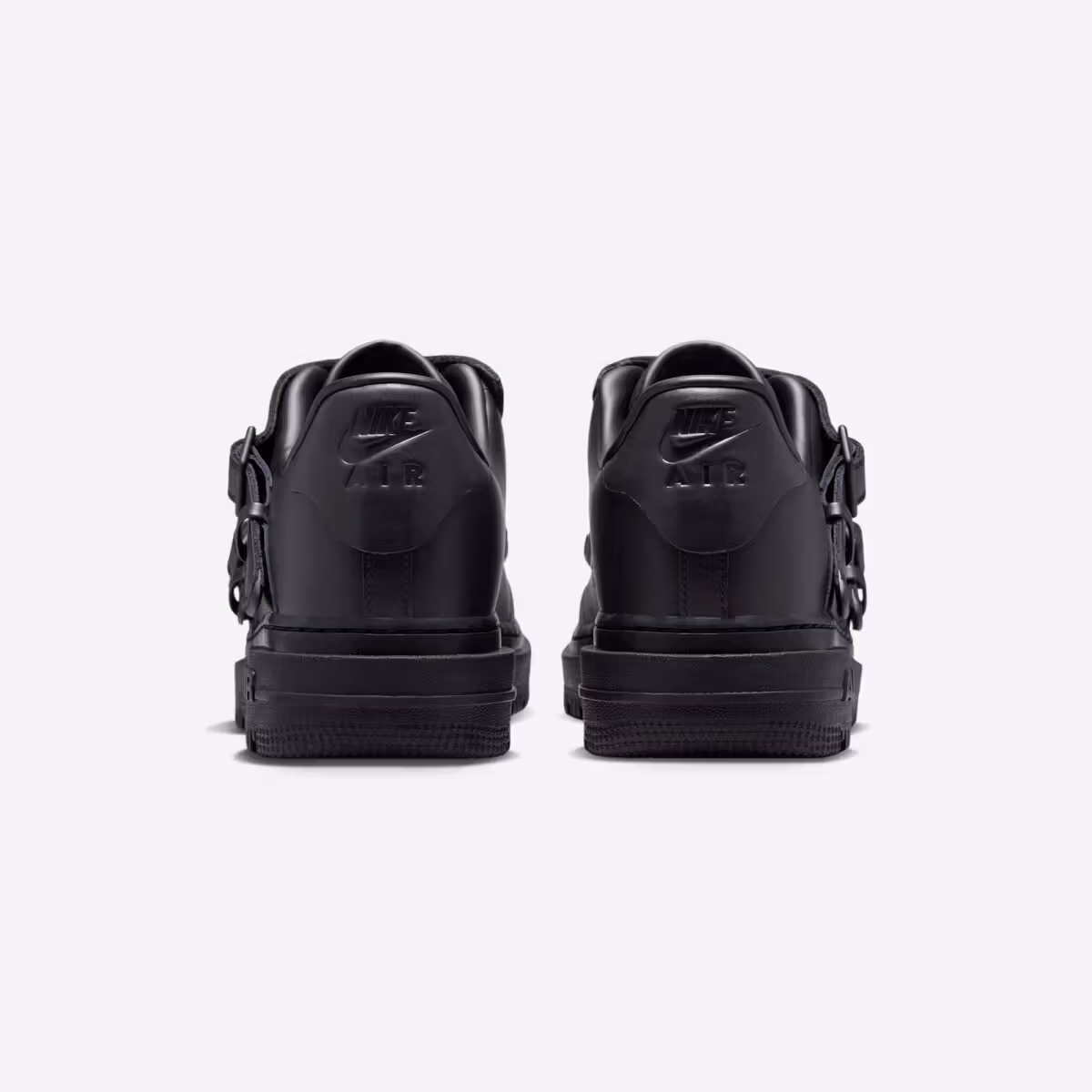 Air Force 1 Low Luxe 家族聚會系列推出黑化款式