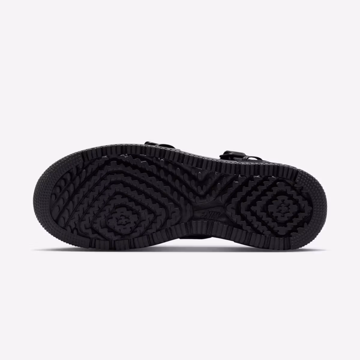 Air Force 1 Low Luxe 家族聚會系列推出黑化款式