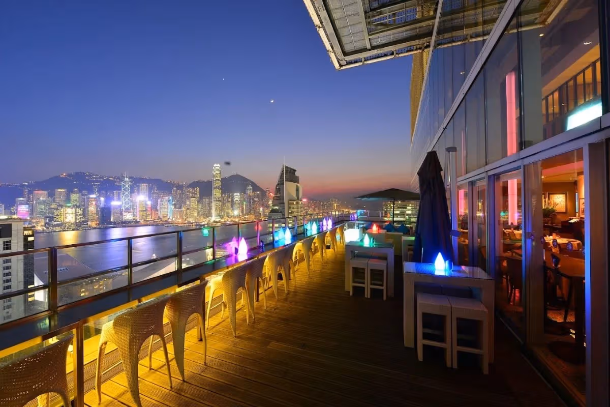 尖沙咀酒吧指南：從半島秘密吧喝到街頭老派酒館