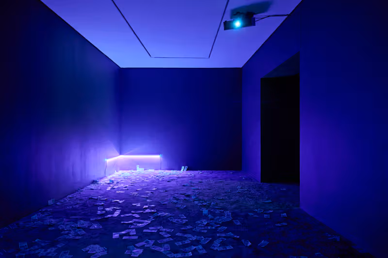 石原羊美讓「夜行動物」逃出澀谷夜店,一鏡到底走上東京街頭