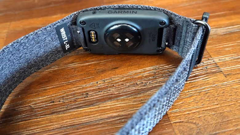 Garmin Cirqa 评测：一款做工扎实,却找不到存在理由的无屏幕手环