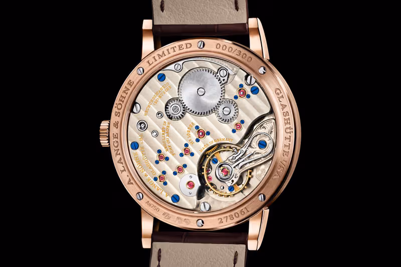 A. Lange & Söhne 新作两极:1815 UP/DOWN 蓝盘克制,TRIPLE SPLIT 白金复杂