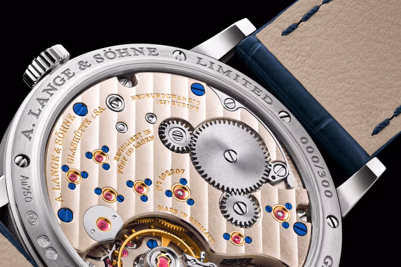A. Lange & Söhne 新作两极:1815 UP/DOWN 蓝盘克制,TRIPLE SPLIT 白金复杂