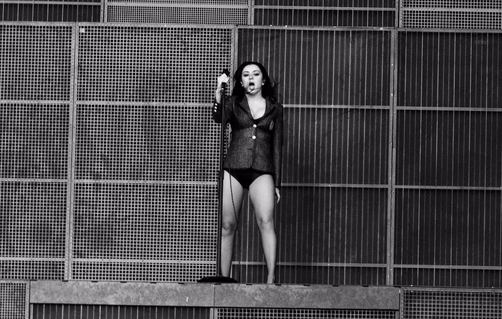 Madonna, Charli XCX와 함께〈Danceteria Afterhours〉합작... 두 사람, 신경전설부터 파리 동반 등장까지