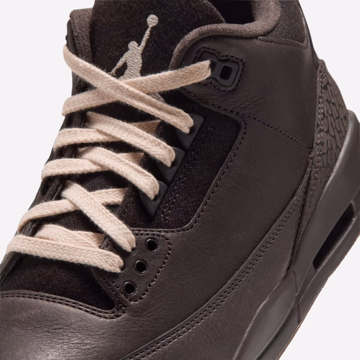 Air Jordan 3 WMNS "Fireside" เตรียมวางจำหน่ายตุลาคมนี้ โทนสีน้ำตาลช็อกโกแลตจับกระแสบรรยากาศฤดูใบไม้ร่วง