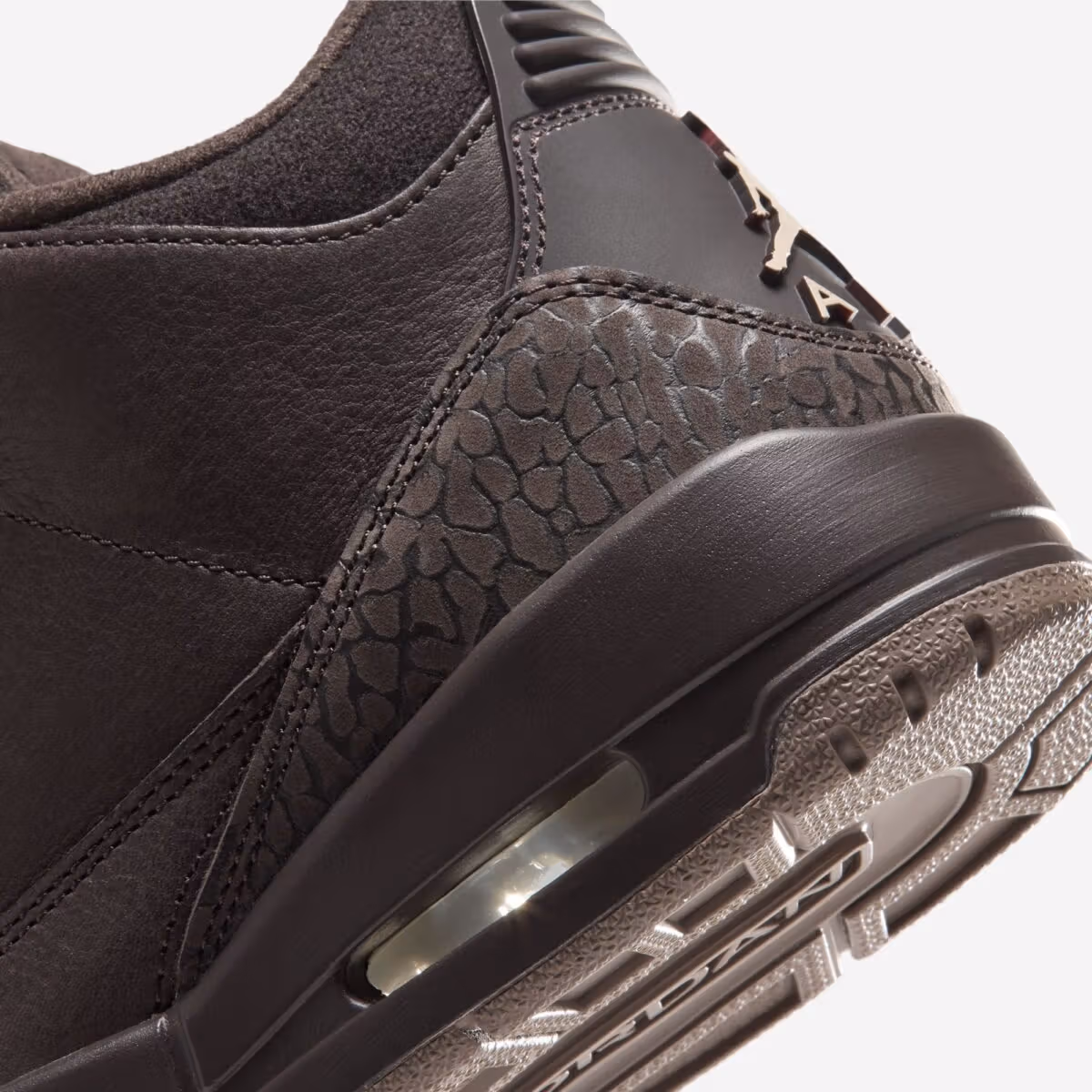 Air Jordan 3 WMNS "Fireside" เตรียมวางจำหน่ายตุลาคมนี้ โทนสีน้ำตาลช็อกโกแลตจับกระแสบรรยากาศฤดูใบไม้ร่วง