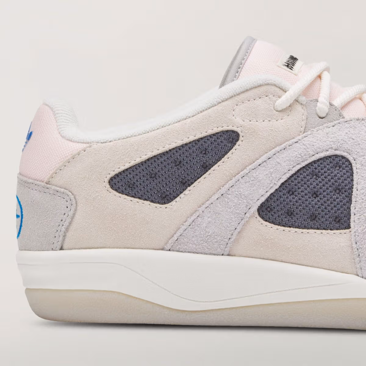 Bad Bunny x adidas BadBo 1.1「Chalk White」9月26日發售,同日還有一雙更貴的1.0