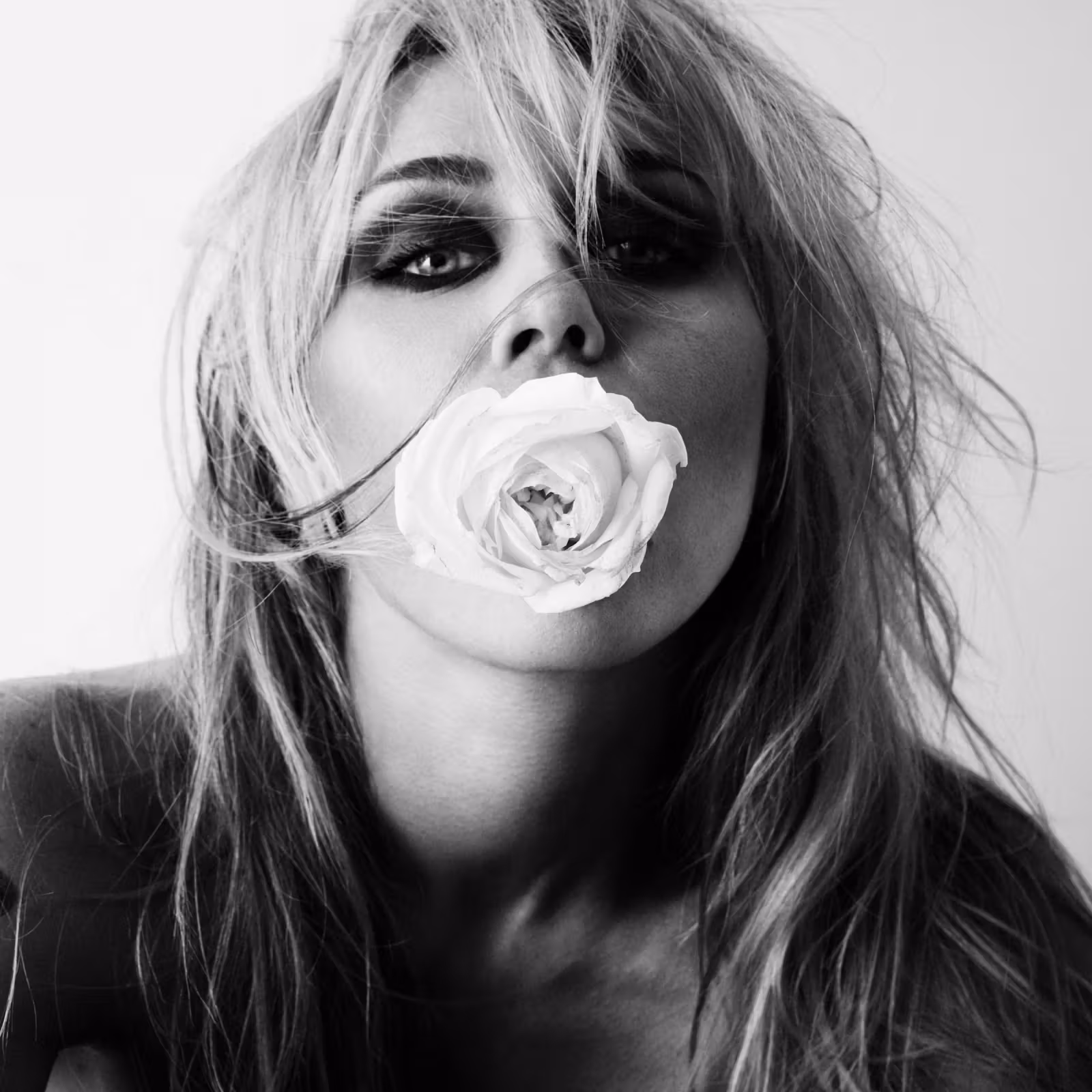 안정된 연애 후, Miley Cyrus는 《Bass Persuades》에서 하고 싶은 말을 찾지 못했다