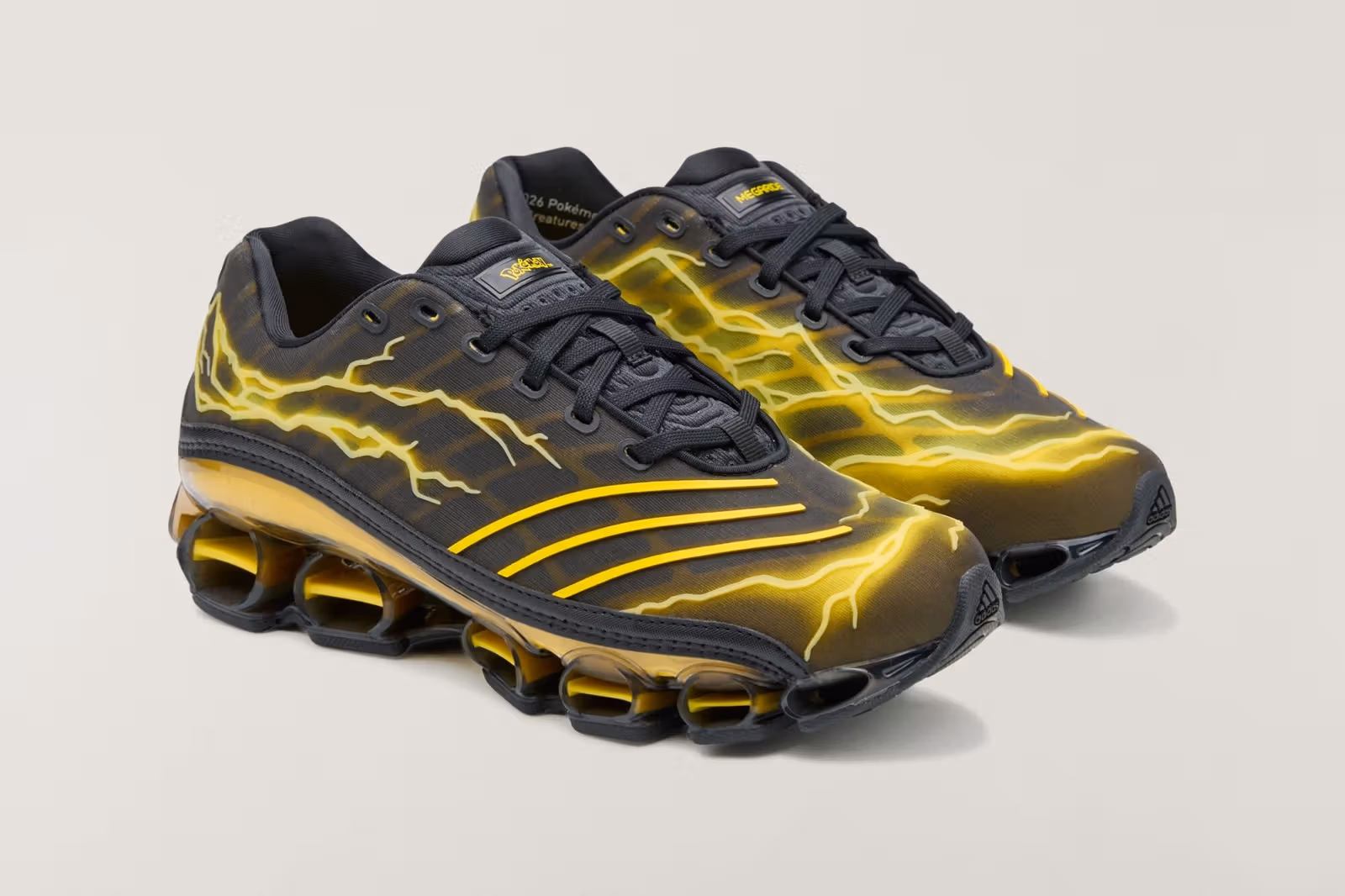 Pokémon x adidas Megaride F50「Pikachu」黑色現身,30週年聯名不走黃色路線