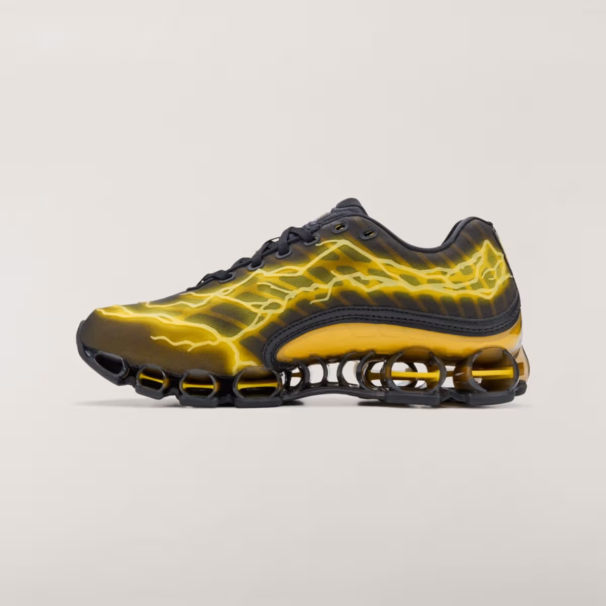Pokémon x adidas Megaride F50「Pikachu」黑色現身,30週年聯名不走黃色路線