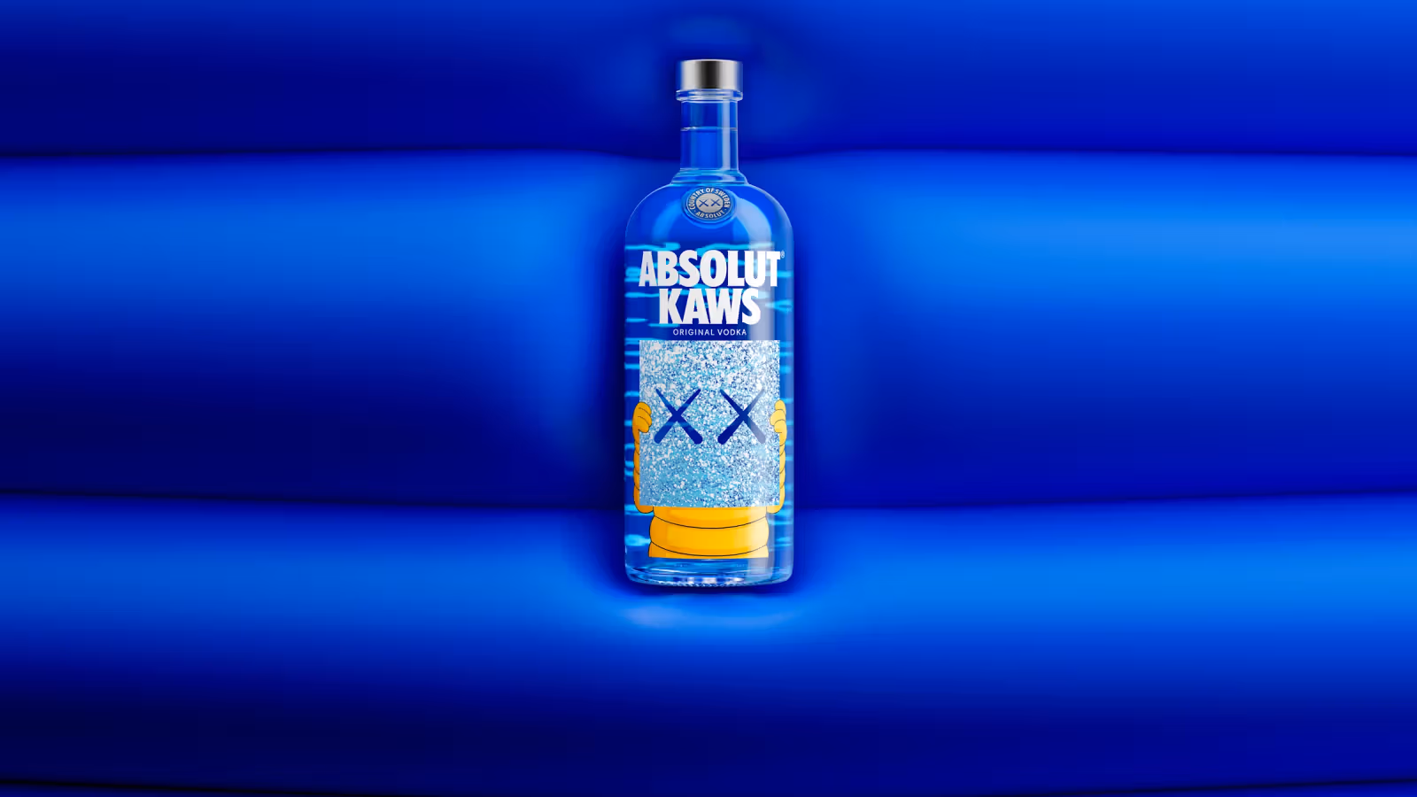 KAWS, CHUM을 Absolut 보드카병에 그리다… Warhol이 남긴 40년 아티스트 리스트의 계보를 잇다